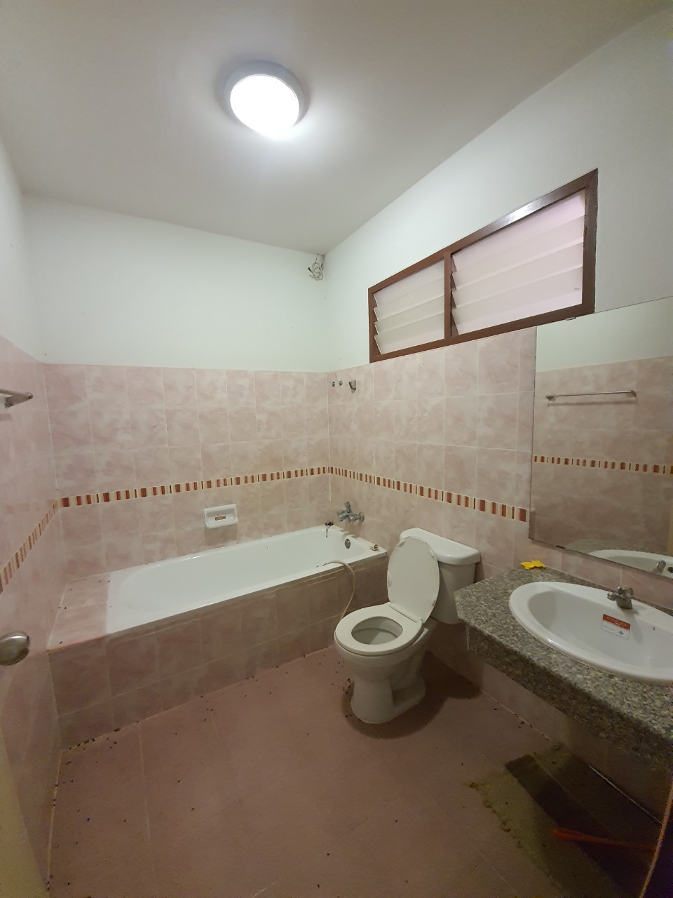 ให้เช่าทาวน์เฮ้าส์ 2 ชั้น หมู่บ้านกานต์มณีพาร์ค บางกรวย - ไทรน้อย 2 ห้องนอน 2 ห้องน้ำ 1 จอด (ในหมู่บ้านมีคลับเฮ้าส์ ให้บริการ)