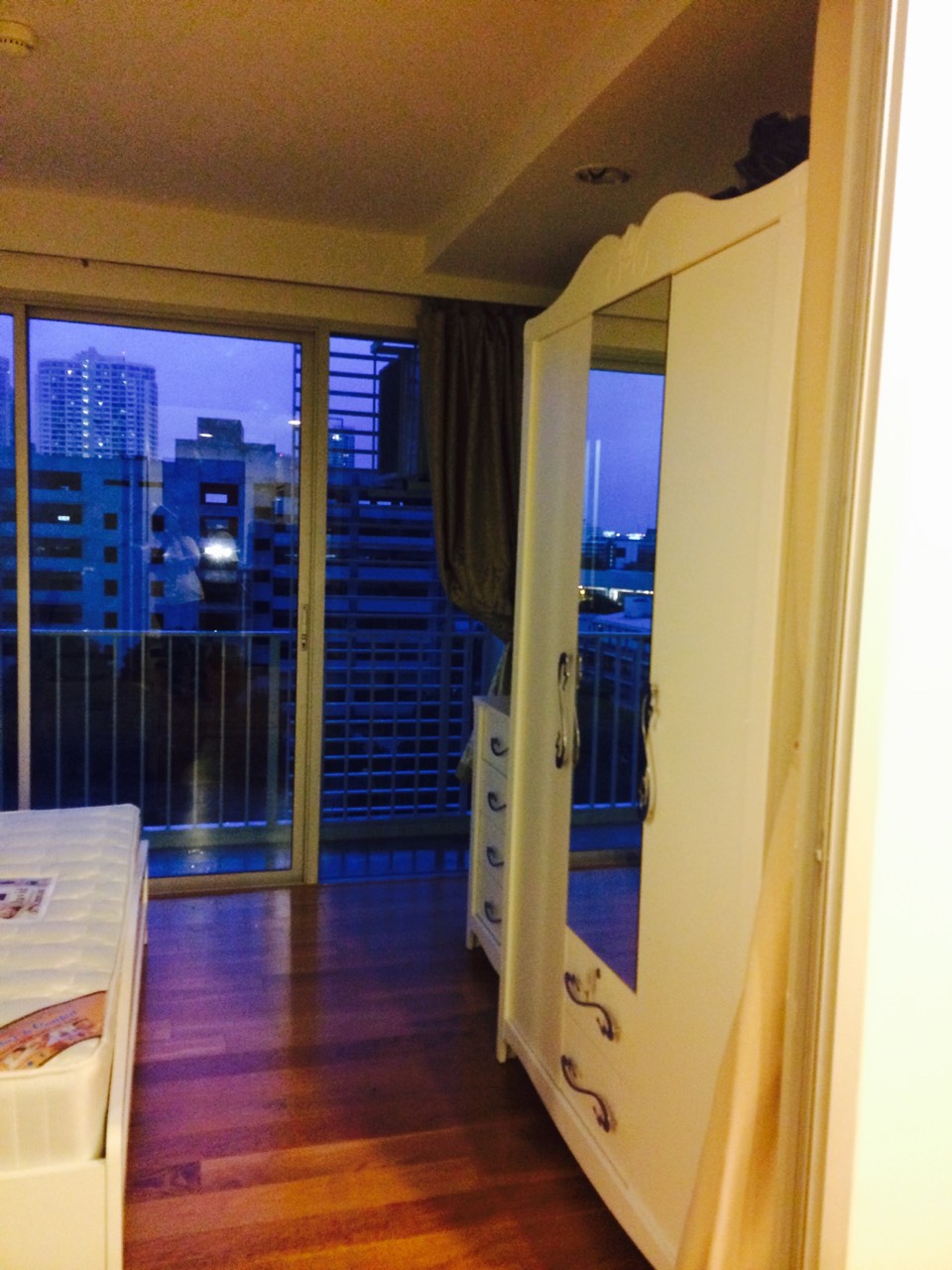 ให้เช่าคอนโด Abstracts Phahonyothin Park (แอ็บสแตร็กส์ พหลโยธิน พาร์ค ) 1 ห้องนอน เฟอร์นิเจอร์ครบ ค่าเช่า 17,000 /เดือน พื้นที่ 38 ตร.ม ชั้น 9 วิวสวน โครงการอยู่ พหลโยธิน (MRT พหลโยธิน)