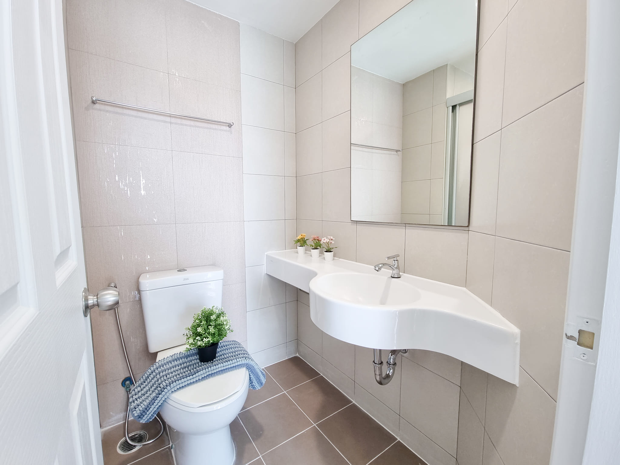 ขายคอนโด Lumpini Ville Latphrao - Chokchai 4 (ลุมพินี วิลล์ ลาดพร้าว - โชคชัย 4) 1 ห้องนอน 1 ห้องน้ำ ขนาด 28 ตร.ม.