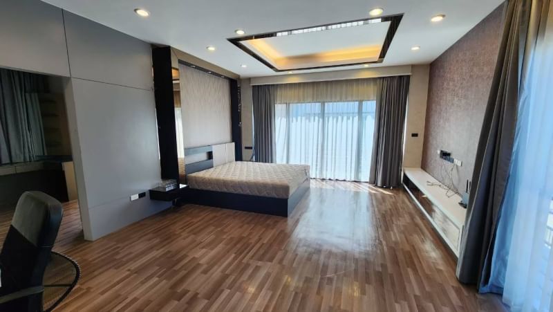 ให้เช่า บ้านเดี่ยว 3 ชั้นหรู ใหญ่ หมู่บ้าน ลุมพินี สวนหลวงร 9 ซอยเฉลิมพระเกียรติ 40/1 หนองบอน ประเวศ กรุงเทพ ห้องนอนใหญ่มาก