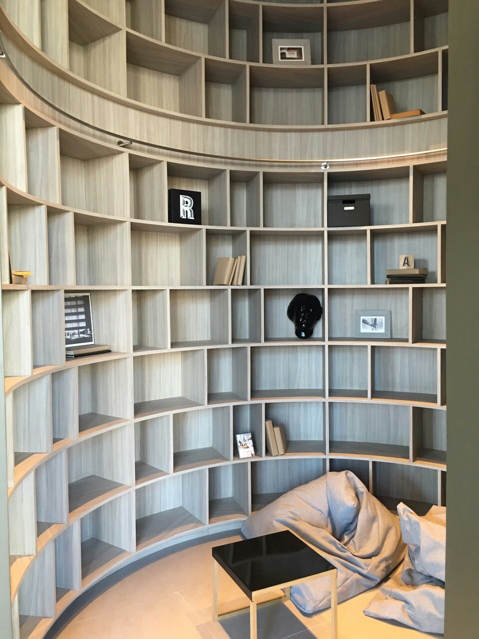 ให้เช่าห้องคอนโด Centric Ratchada-Suthisan 1 ห้องนอน ชั้น 5 หัวมุม ติดสระว่ายน้ำ