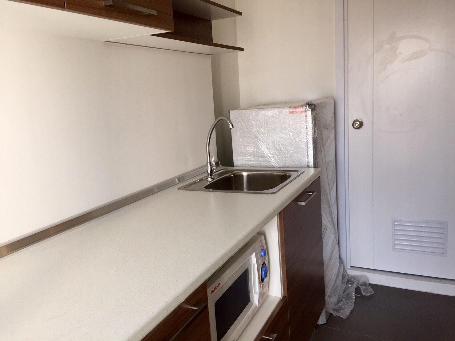 ให้เช่าคอนโด THE TREE คอนโด : เดอะทรี อินเตอร์เชนจ์ ปล่อยเช่าห้องใหม่ไม่เคยใช้งาน เครื่องใช้ไฟฟ้า-เฟอร์นิเจอร์ ใหม่ครบเซต