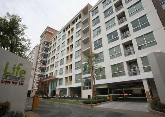 ขายถูกคอนโด Life @ Phahon18 ( ไลฟ์ แอท พหลฯ18 )(พหลโยธิน 18) แบบ 2 ห้องนอน 2 ห้องน้ำ ราคา 5.2 ล้าน ฟรีโอน พื้นที่ 62 ตร.ม ชั้น 2 (ห้อง19) ห้องมุม ทิศตะวันออก พร้อมเฟอร์