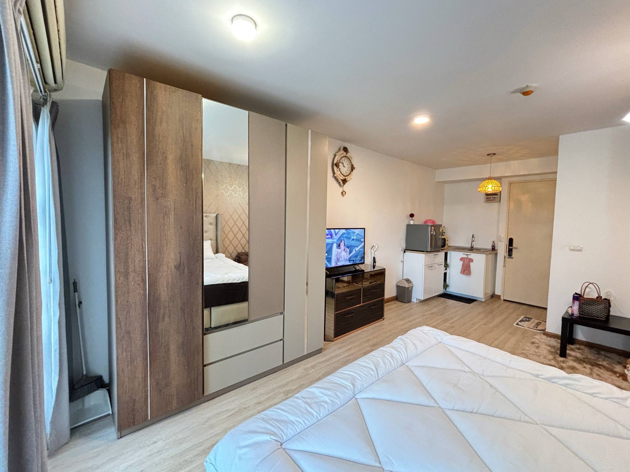 🏡 ให้เช่าคอนโด IRIS AVENUE อ่อนนุช – ลาดกระบัง ห้องวิวสระว่ายน้ำ สวย พร้อมเข้าอยู่!