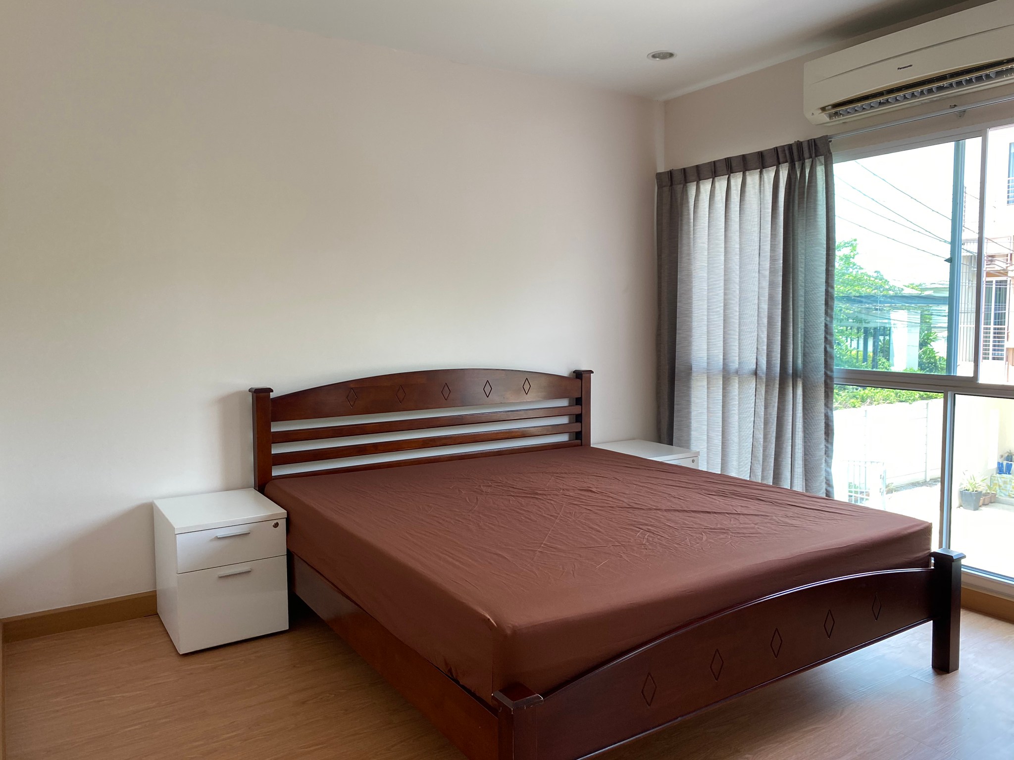 ให้เช่าทาวน์โฮม 3 ชั้น ต้นโครงการหมู่บ้านวิลเลต ซิตี้ ทำเลดี เข้าออกได้หลายทางทั้งซอยอ่อนนุช 39