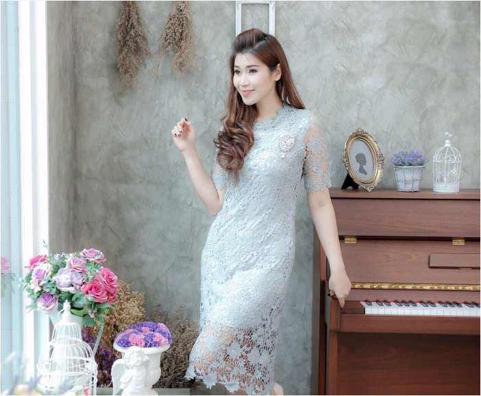 ชุดเดรสสั้นลูกไม้สีเทา เข้ารูป สไตล์เรียบหรู สวย ดูดี แฟชั่นชุดออกงานสีเทา ชุดไปงานแต่งงานสีเทา