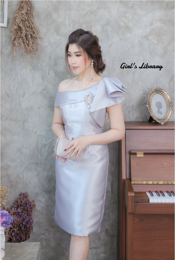 ชุดออกงาน/ชุดไปงานแต่งงานสีเทา ไหล่เฉียง เข้ารูป ลุคเรียบหรู สวยสง่า