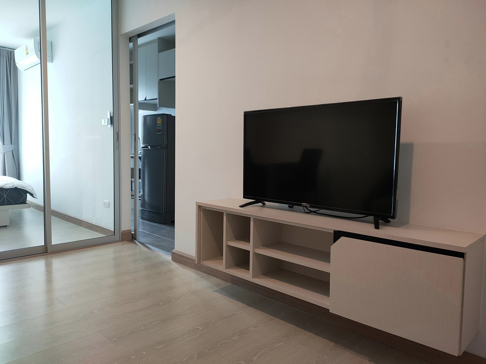 ให้เช่าคอนโดพร้อมอยู่ ราคา 7,000 บาท/เดือน (สัญญา 1 ปีขึ้นไป) ใกล้ BTS สำโรง และห้างอิมพีเรียลสำโรงเพียง 500 เมตร ***ส่วนต่อขยายรถไฟฟ้าสายสีเหลือง***