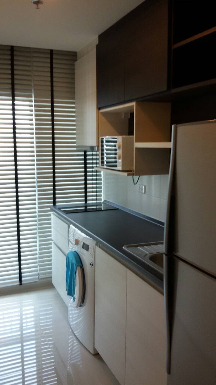 คอมโดให้เช่า Life Ratchadapisek 1 ห้องนอน ราคา 20,000 ต่อเดือน พื้นที่ 39 ตร.ม ชั้น 20 วิว เมือง ทิศ เหนือ พร้อมเฟอร์