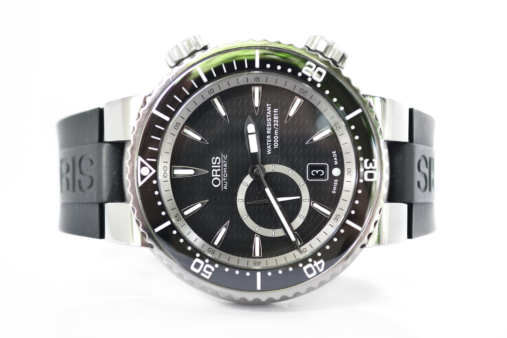 Oris Diver Titanium Small Second Date ขอบเซรามิค หน้าดำ (Sold)