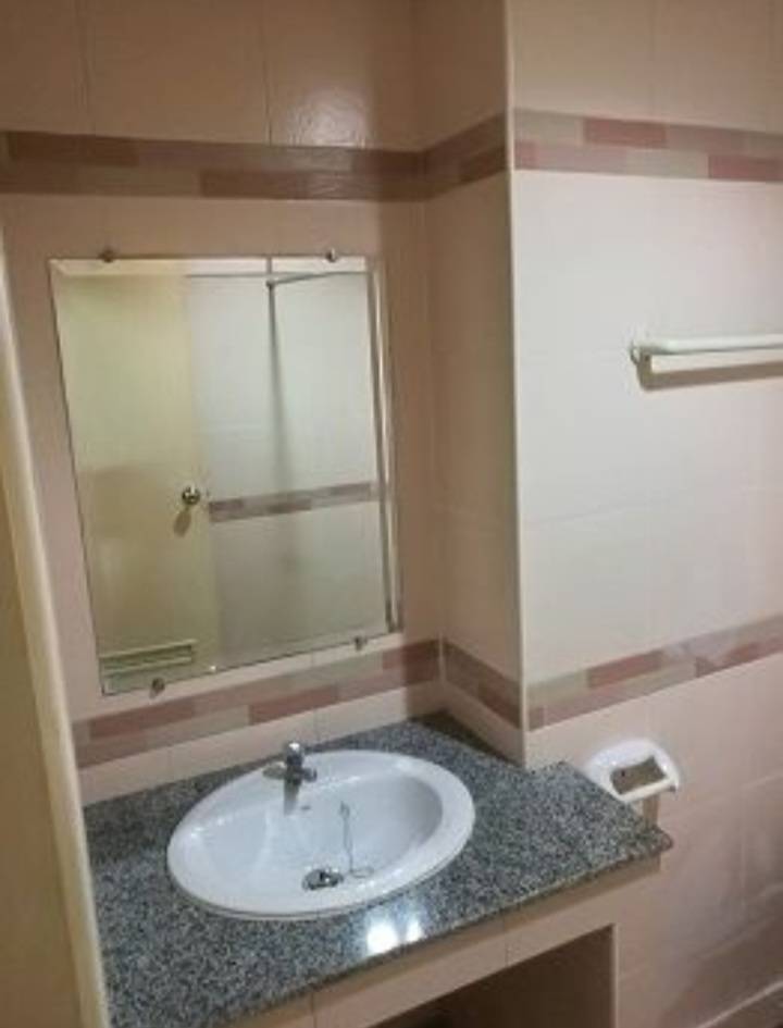 ให้เช่าคอนโด Nontarom Condo Park (นนทารมย์ คอนโด ปาร์ค) เดินทางทั้งรถโดยสารมีรถ 2 แถวออกไป ถ.จรัญ บางขุนนนท์ รพ.ศิริราชตลอด