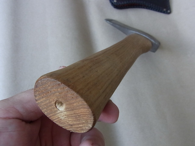 ขวาน สวีเดน CFL หน้าขวาน3นิ้วกว่า ด้ามไม้เดิมๆ พร้อมซอ งหนังอย่างดี ใหม่ เก่าเก็บ