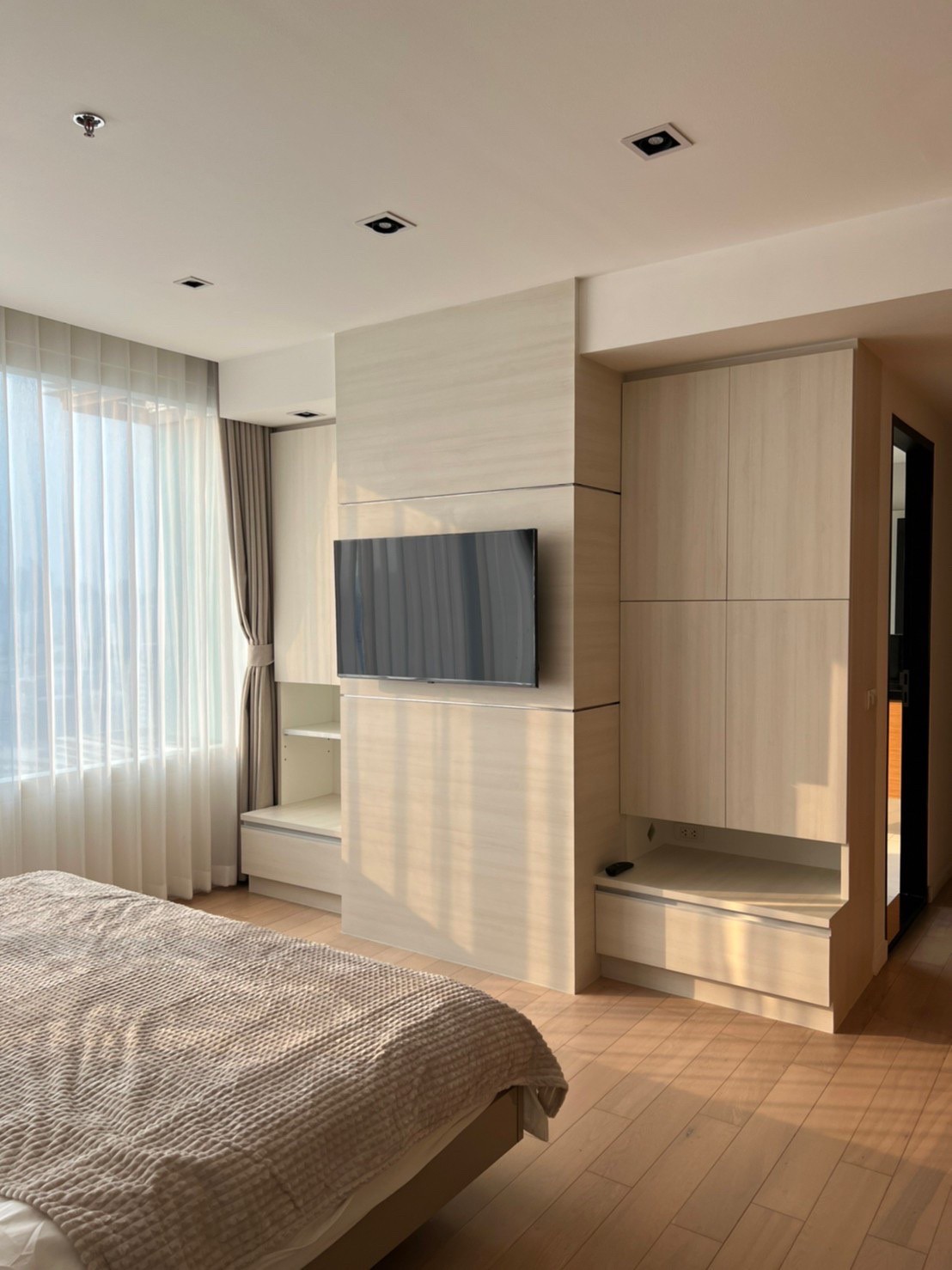 ขายคอนโด Eight Thonglor Residence (เอท ทองหล่อ เรสซิเดนซ์ ) ลักษณะห้อง - ขายคอนโดชั้น 23 วิวสระว่ายน้ำ ราคา 22 ล้าน