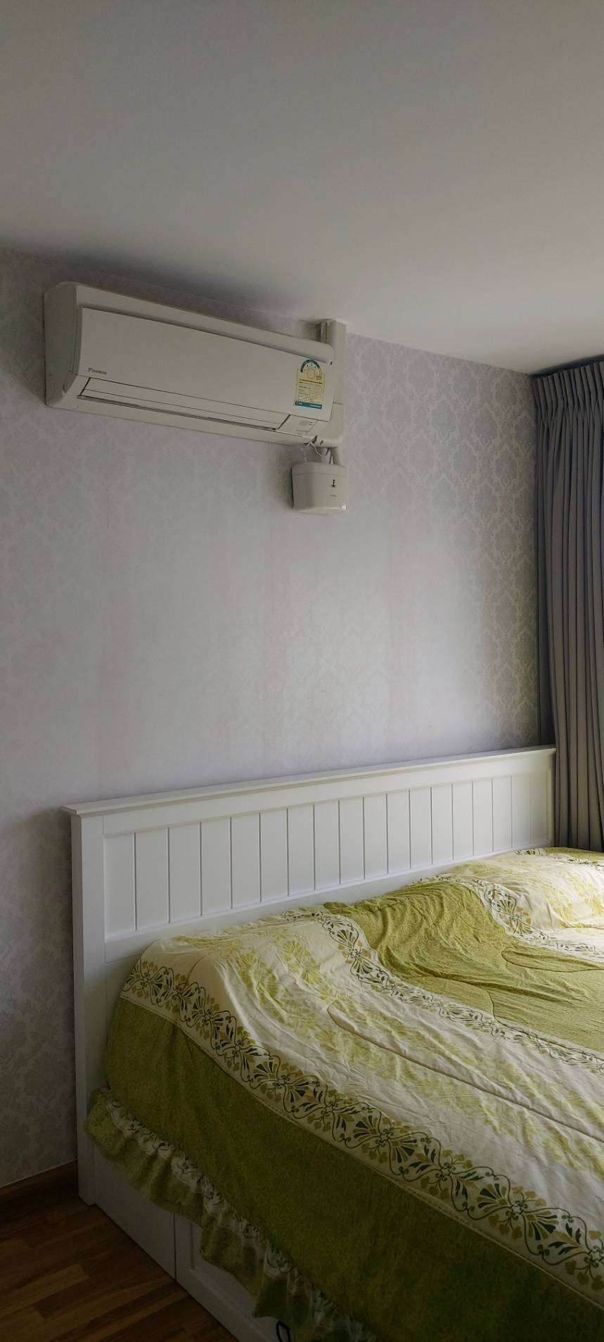 ขายคอนโด The Green Condo 3 เดอะ กรีน คอนโด 3 เฟส : 3 ชั้น: 7 แบบ 1 ห้องนอน 1 ห้องน้ำ 1 ห้องนั่งเล่นและ 1 ห้องครัว ขนาด 31.5 ตารางเมตร