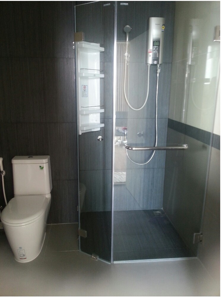 Chewathai Ramkamhaeng (ชีวาทัย รามคำแหง) 1 ห้องนอน ห้องมุม ชั้น 28 ขนาด 35 ตร.ม วิวเมือง - ถนน ราคา 15000 ต่อเดือน