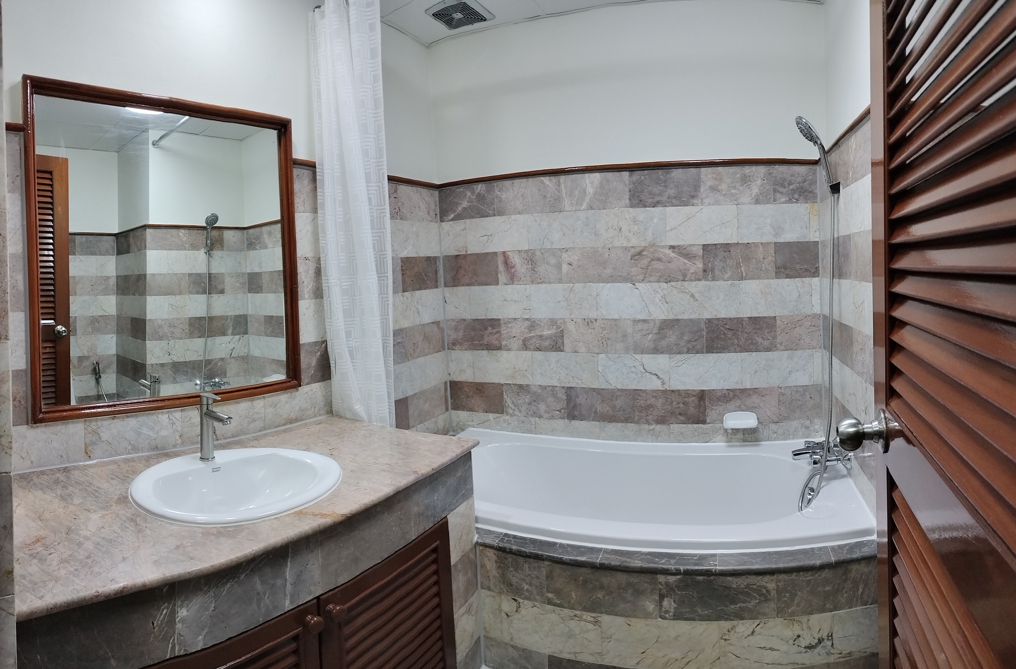 ให้เช่าคอนโด สุขุมวิท สวีท / For Rent Sukhumvit Suite (English below)