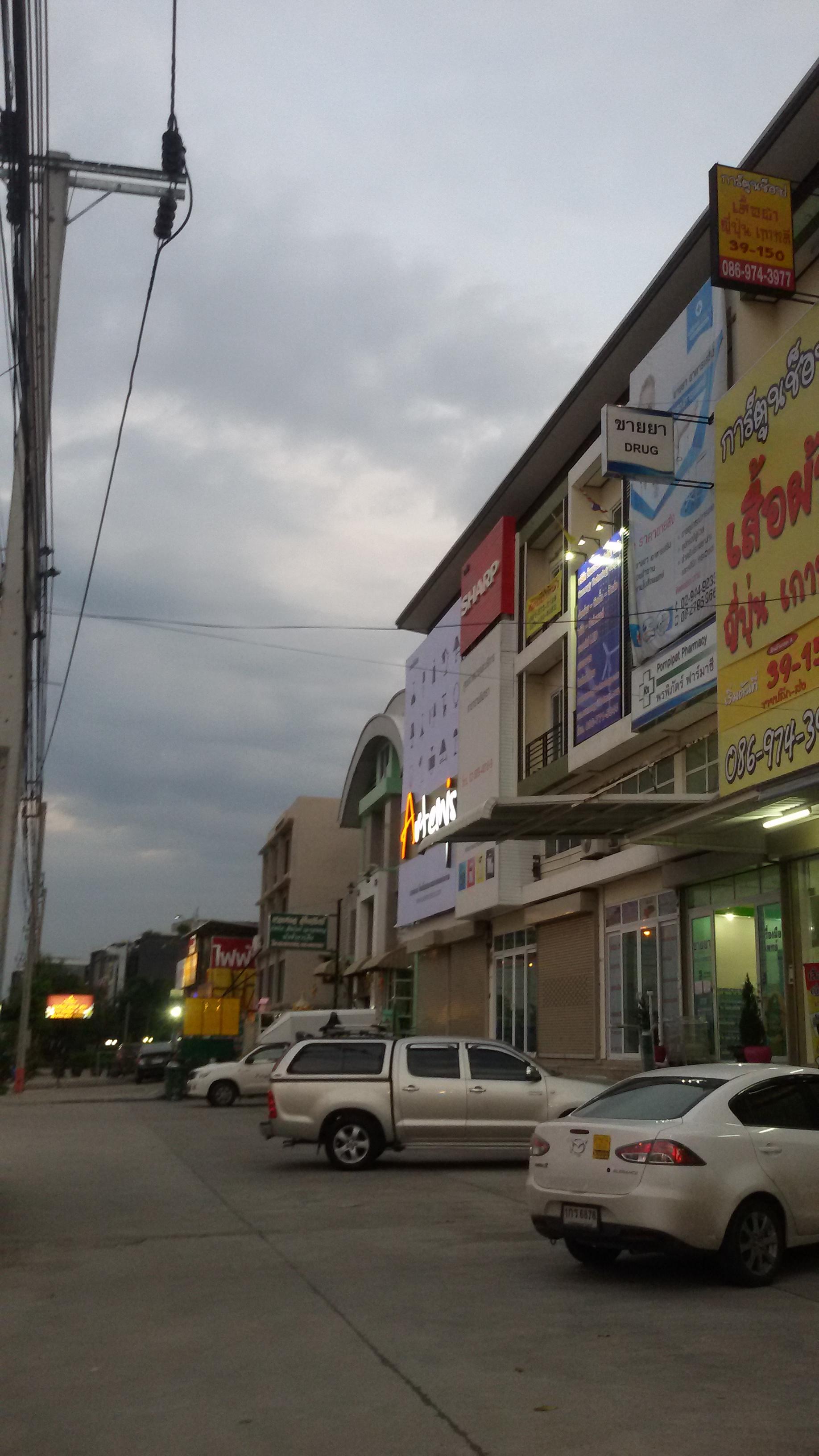 ขายตึกแถวอาคารพาณิชย์ 5 ชั้น ห้องมุม ชั้นลอยต่อเติมเต็มพื้นที่ มีชั้นใต้ดิน หน้ากว้าง 6 เมตร ตัวตึกติดถนนใหญ่