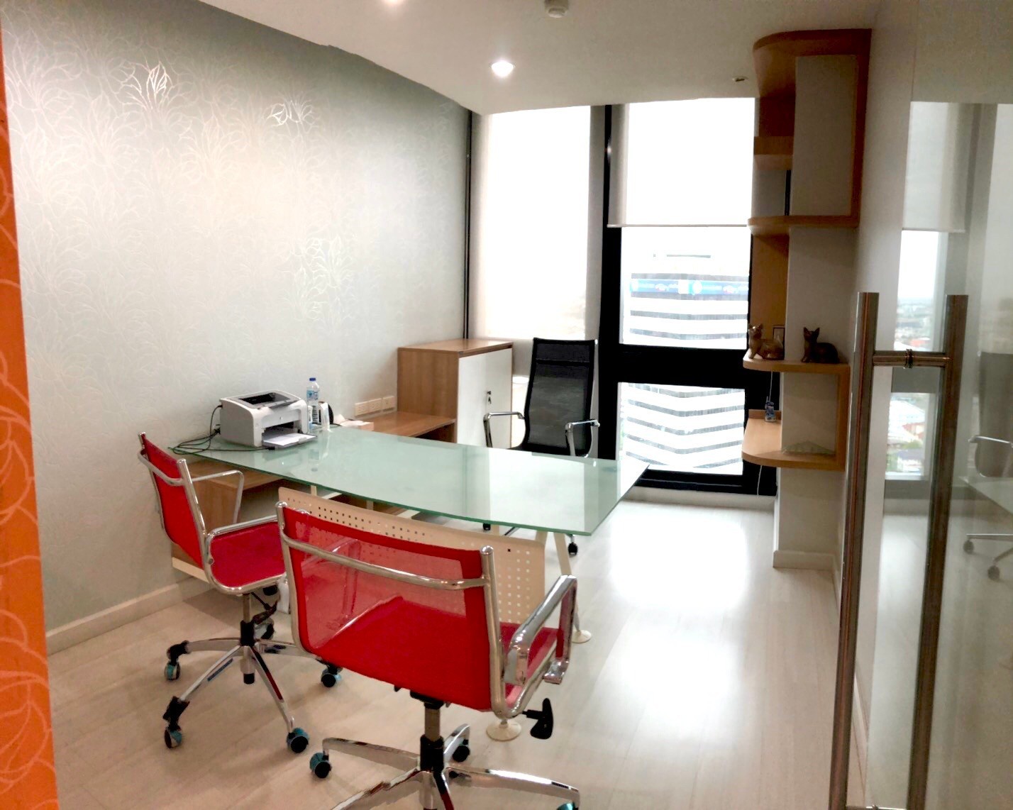 ให้เช่าสำนักงาน พร้อมเข้าอยู่ / ตกแต่งแล้ว 16 ตึกเซ็นทรัล ซิตี้ ทาวเวอร์ (complex เดียวกันกับ ห้างเซ็นทรัลบางนา) - ขนาด 186.73 ตร.ม. ชั้น