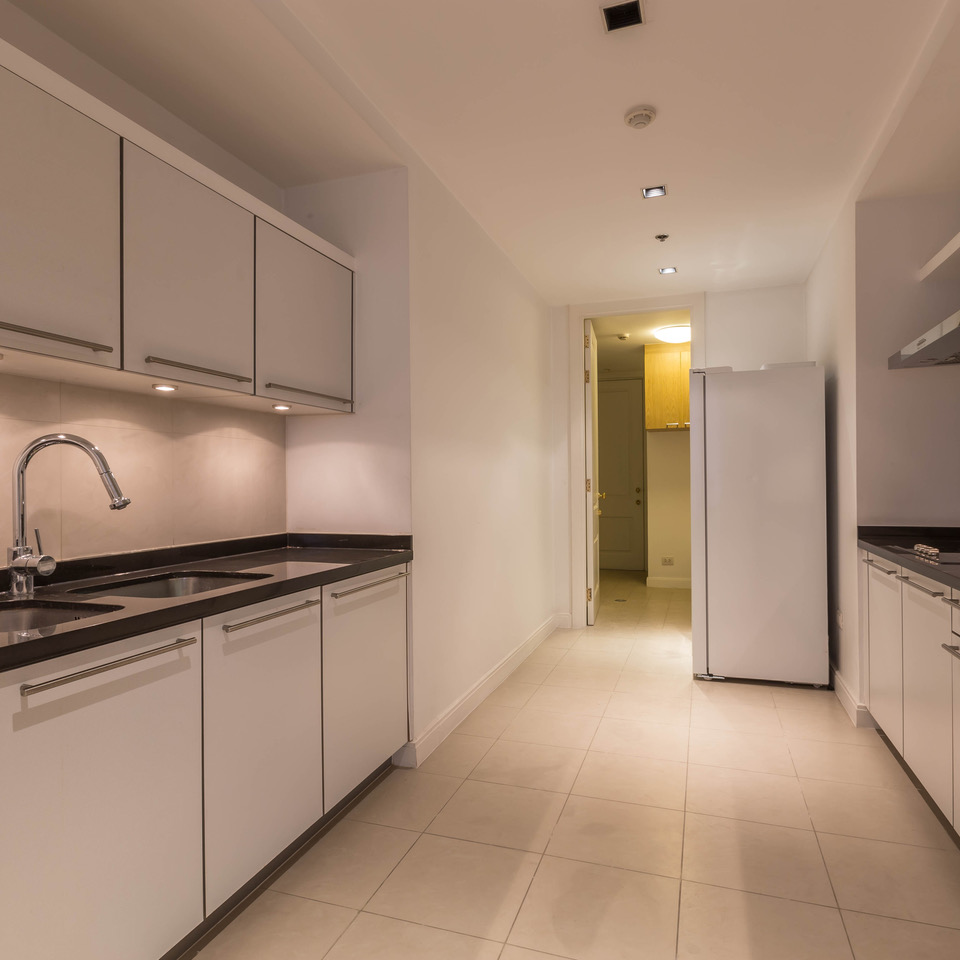 ให้เช่าคอนโด Athenee Residence (แอทธินี เรสซิเด้นซ์) 3 ห้องนอน 4 ห้องน้ำ 1 ห้องแม่บ้าน ขนาด 178 ตร.ม