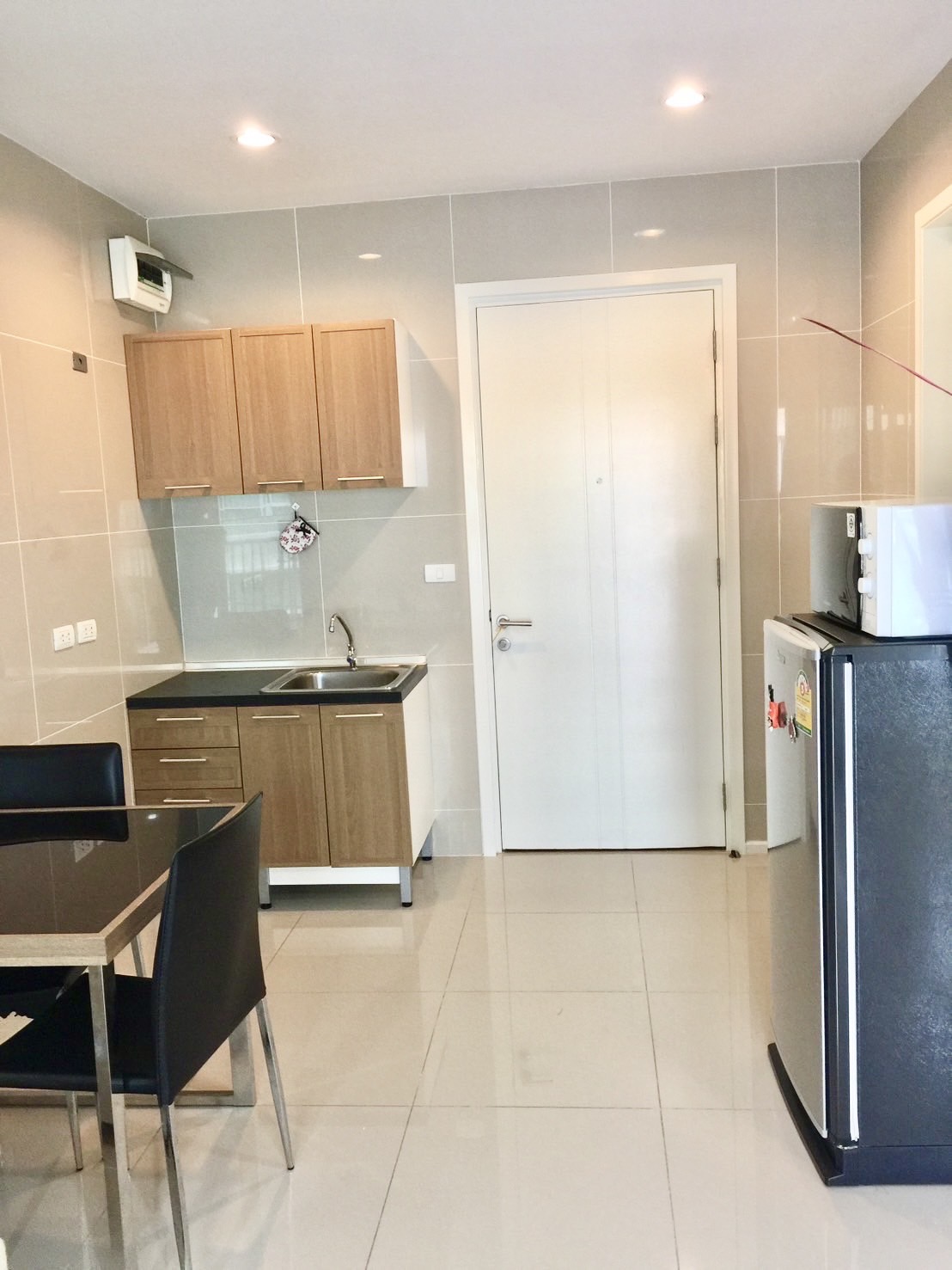 🔥 โอกาสดี! ขายห้อง โครงการ Happy Condo ลาดพร้าว 101 (Happy Condo Ladprao 101) แต่งใหม่ทั้งห้อง เฟอร์ครบ พร้อมอยู่ทันที หรือจะซื้อพร้อมผู้เช่าก็ได้! 🔥