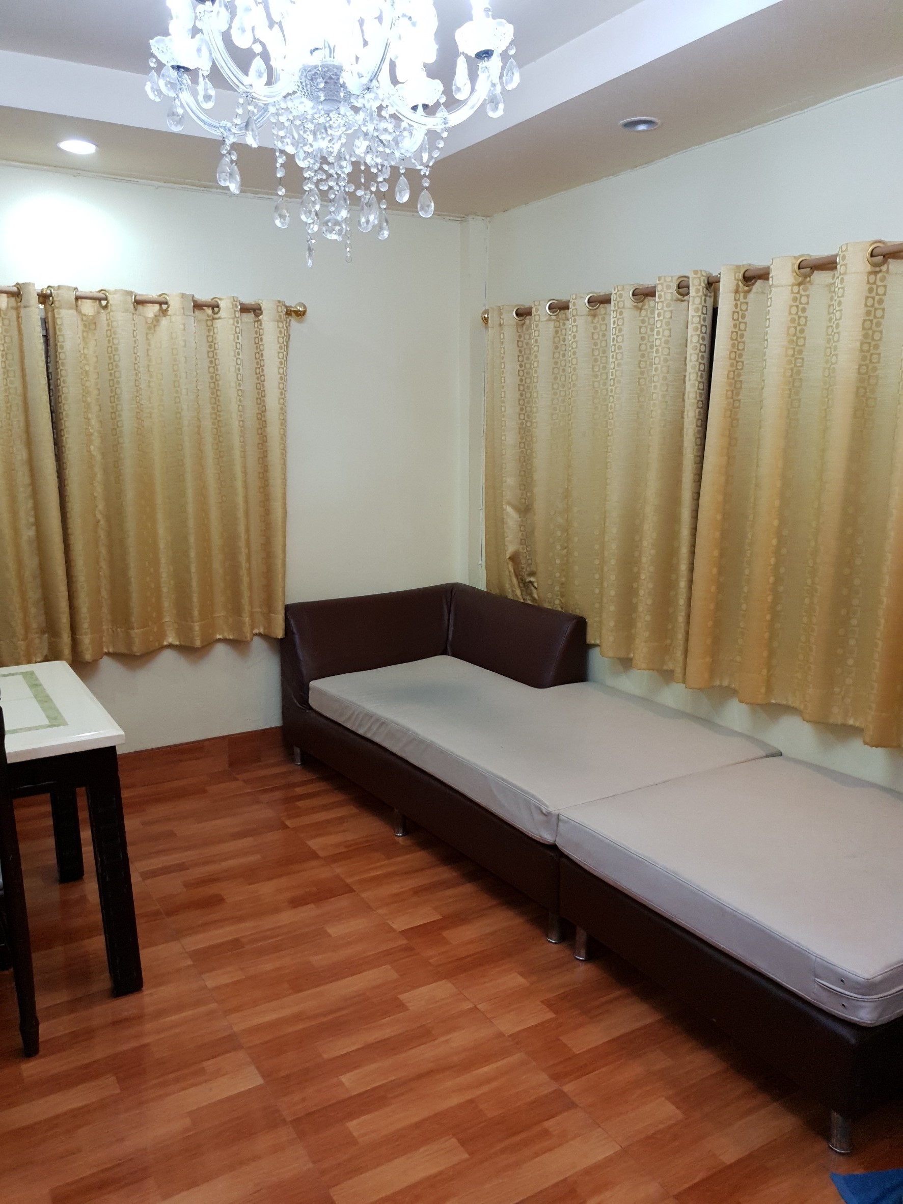 ขาย / เช่าบ้านแฝด 2 ชั้น หมู่บ้าน รังสิยา ซ.อุดมสุข 58 ถ.สุขุมวิท 103 ขายราคา 5.5 ล้าน 3 ห้องนอน