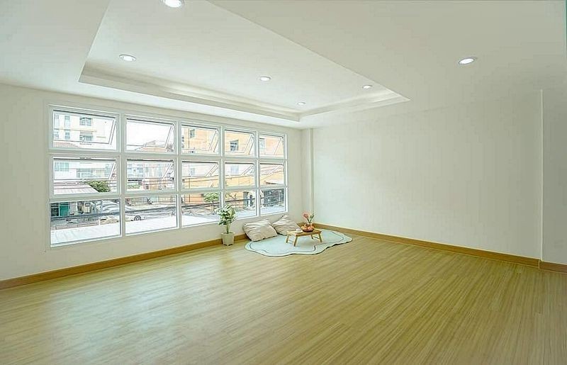 ให้เช่าทาวน์เฮ้าส์ 3 ชั้น 4 ห้องนอน 3 ห้องน้ำ 1 ห้องครัว บ้านเล่นระดับ ซอย พหลโยธิน 69 ห่างรถไฟฟ้าสถานีพหลโยธิน 69