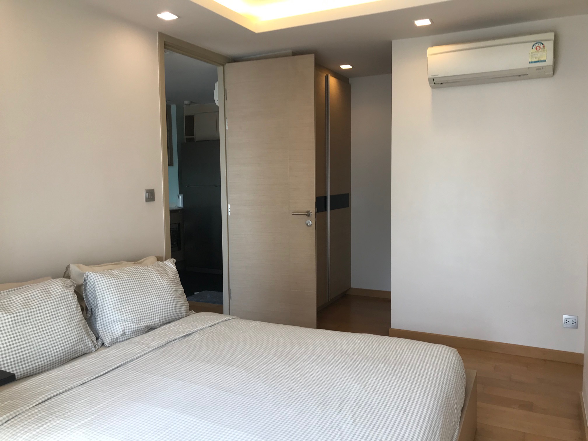 ขายคอนโด Via Botani (เวีย โบทานี)1 ห้องนอน 1ห้องน้ำ (ไม่มีอ่าง)ชั้น 4 ขนาด 35 ตรม ห้องแต่งครบ