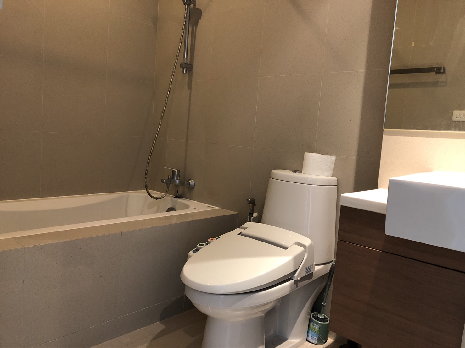 ให้เช่าคอนโด Noble Refine (โนเบิล รีไฟน์) 1 ห้องนอน 1 ห้องน้ำ (อ่าง) ขนาด 53 ตรม ชั้น 9 ห้องแต่งครบ