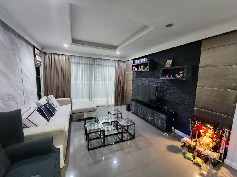 ขาย /ให้เช่า บ้านเดี่ยว 3 ชั้น หมู่บ้าน ลุมพินี สวนหลวงร.9 ราคาเช่า 85,000 บาท ต่อเดือนถูกและสวย