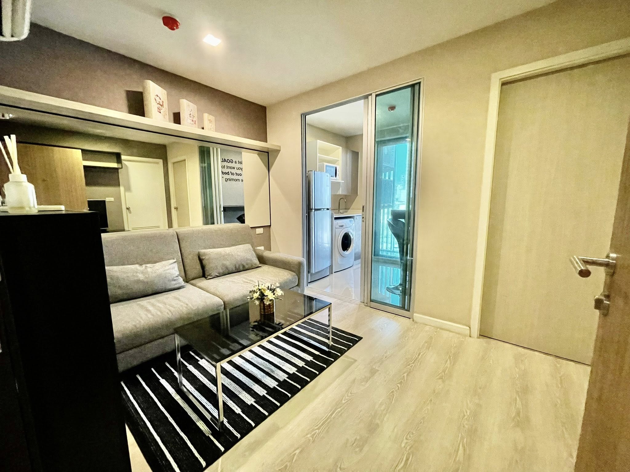 💥 ตัดใจขาย!!! ทุบราคาด่วนเพียง 2.99 ล้านบาท Metro Luxe พระราม 4 (Metrolux Rama 4)