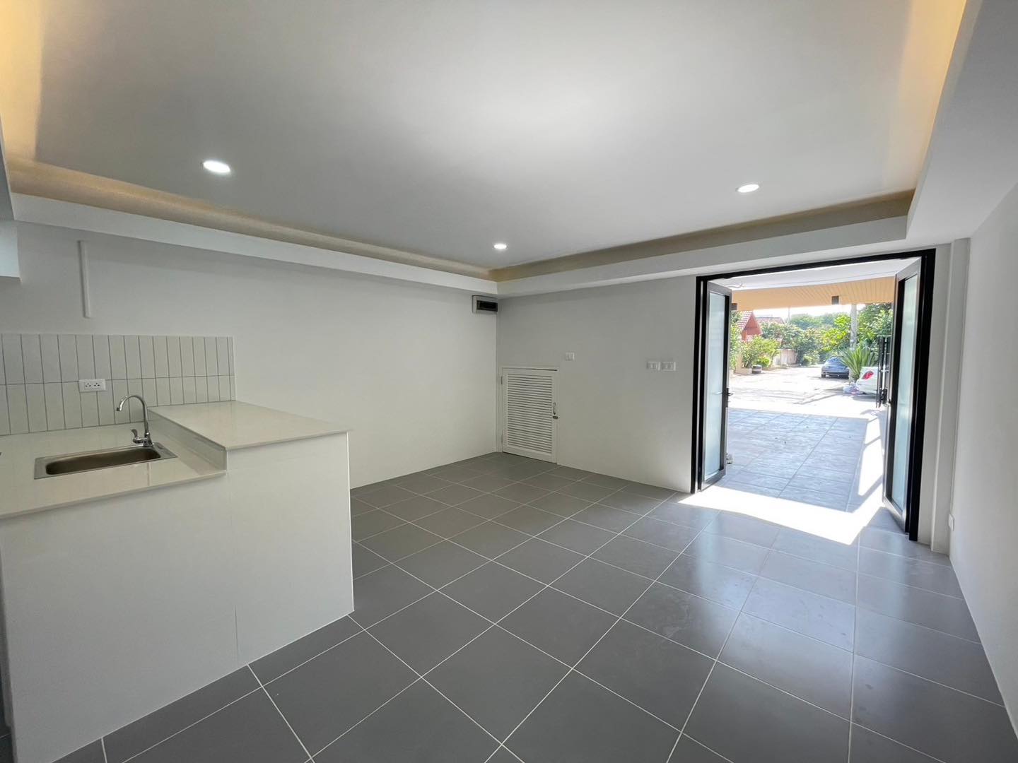 ด่วน! ทาวน์โฮม 3 ชั้น ติวานนท์ 43 ใกล้ MRT สามัคคี ✨ รีโนเวทใหม่หมดจด! ราคาพิเศษ ฿3.99 ล้าน