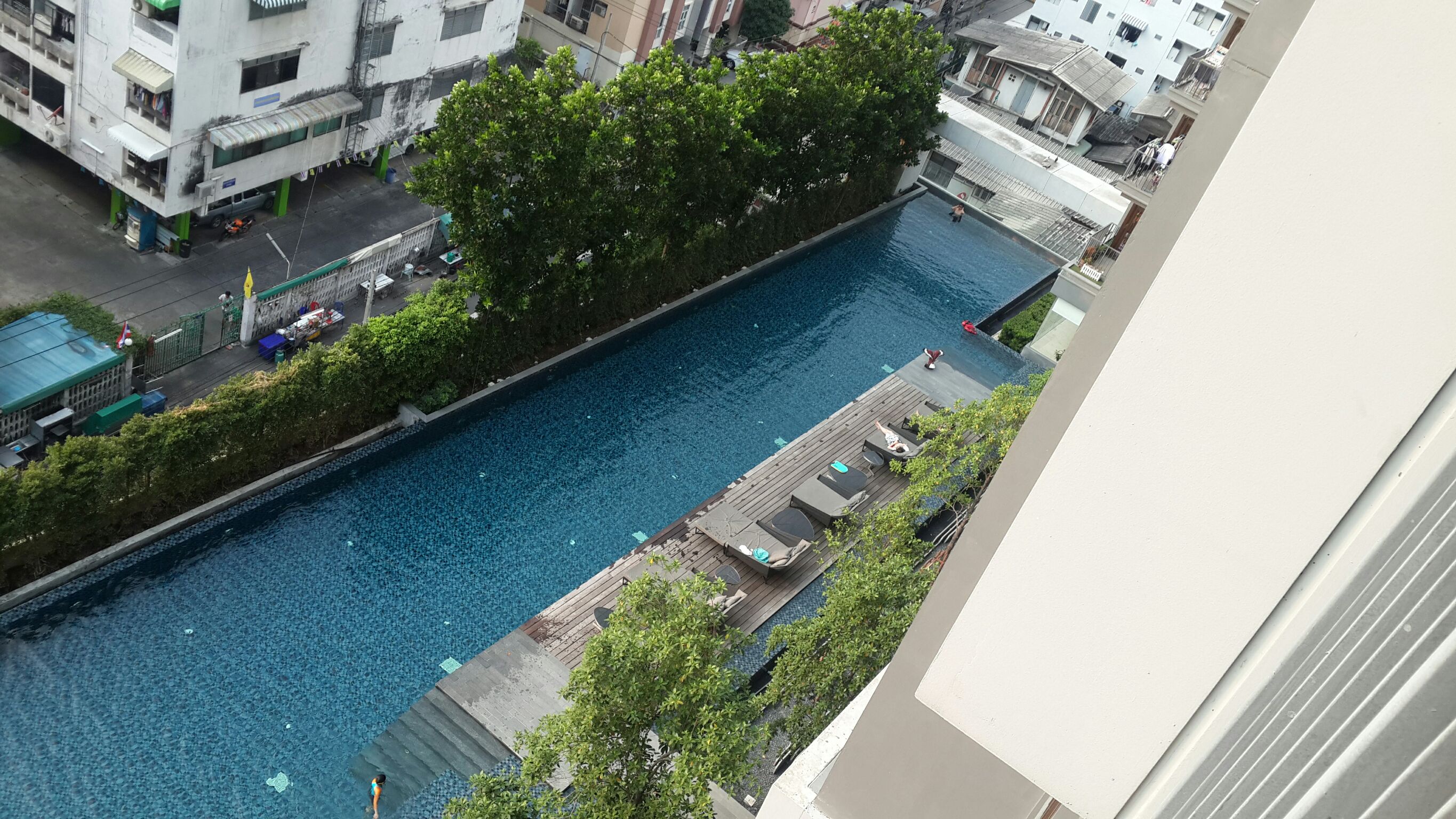 ขาย/ให้เช่า คอนโดออนิกซ์พหลโยธิน (Onyx Phahonyothin) 1 ห้องนอน 1 ห้องน้ำ พื้นที่ 31 ตรม. วิวสระน้ำ