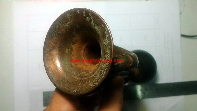 แตรม้วนมือบีบ ทรงโบราณ