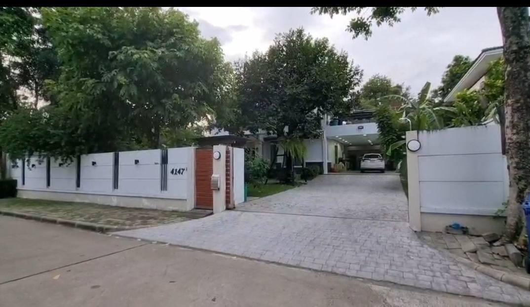 🏡 ให้เช่าบ้านเดี่ยวหรู หมู่บ้านบ้านลาดพร้าว Exclusive 📍 ถนนเลียบด่วนเอกมัย–รามอินทรา (ตรงข้าม The Crystal Park)