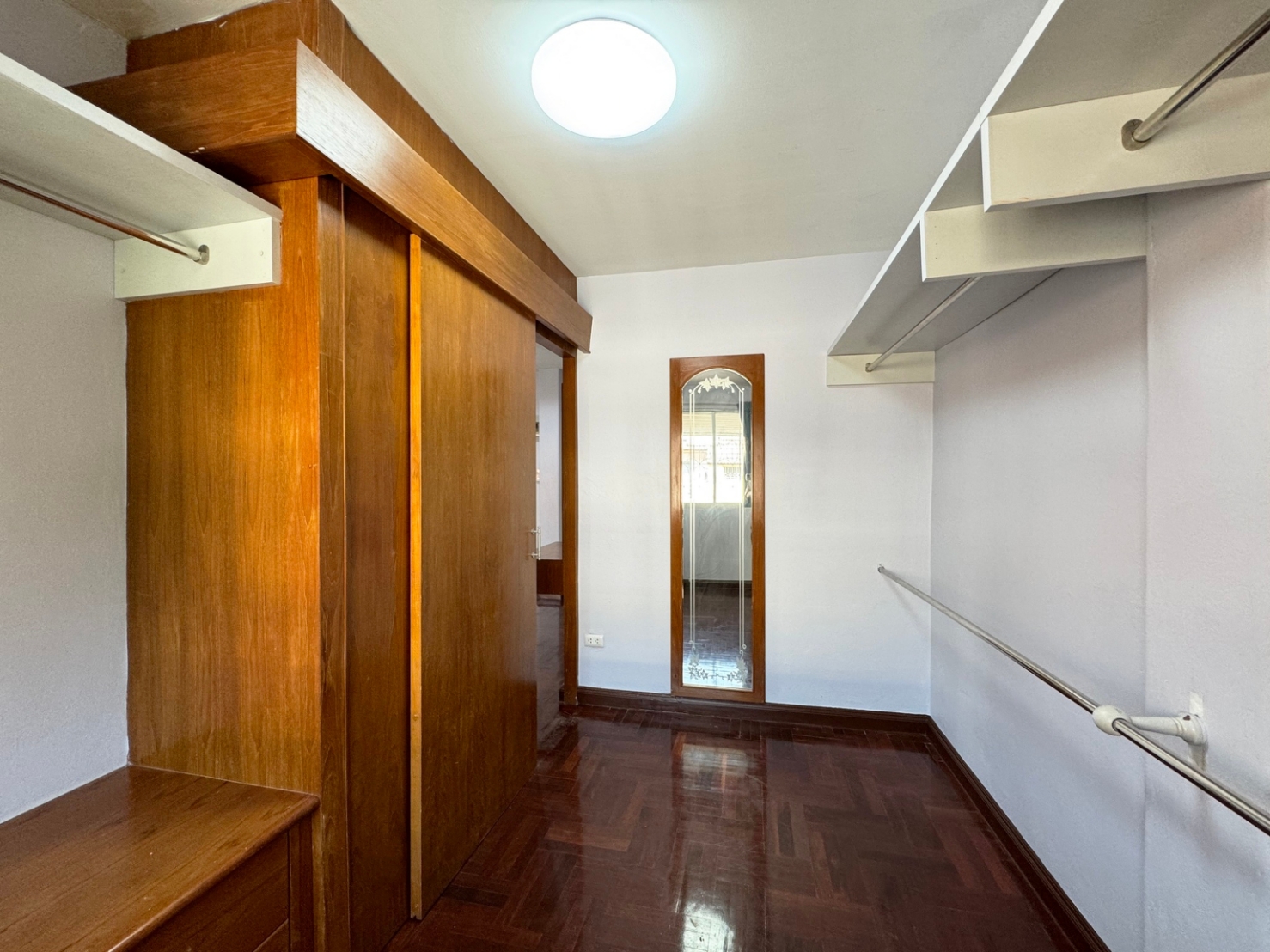 ขาย / ให้เช่าทาวน์เฮ้าส์ 4 ชั้น เนื้อที่ 31.5 ตร.วา พื้นที่ใช้สอยกว่า 300 ตร.เมตร หมู่บ้านวราธรวิลล์ พัฒนาการ 44 พร้อมอยู่