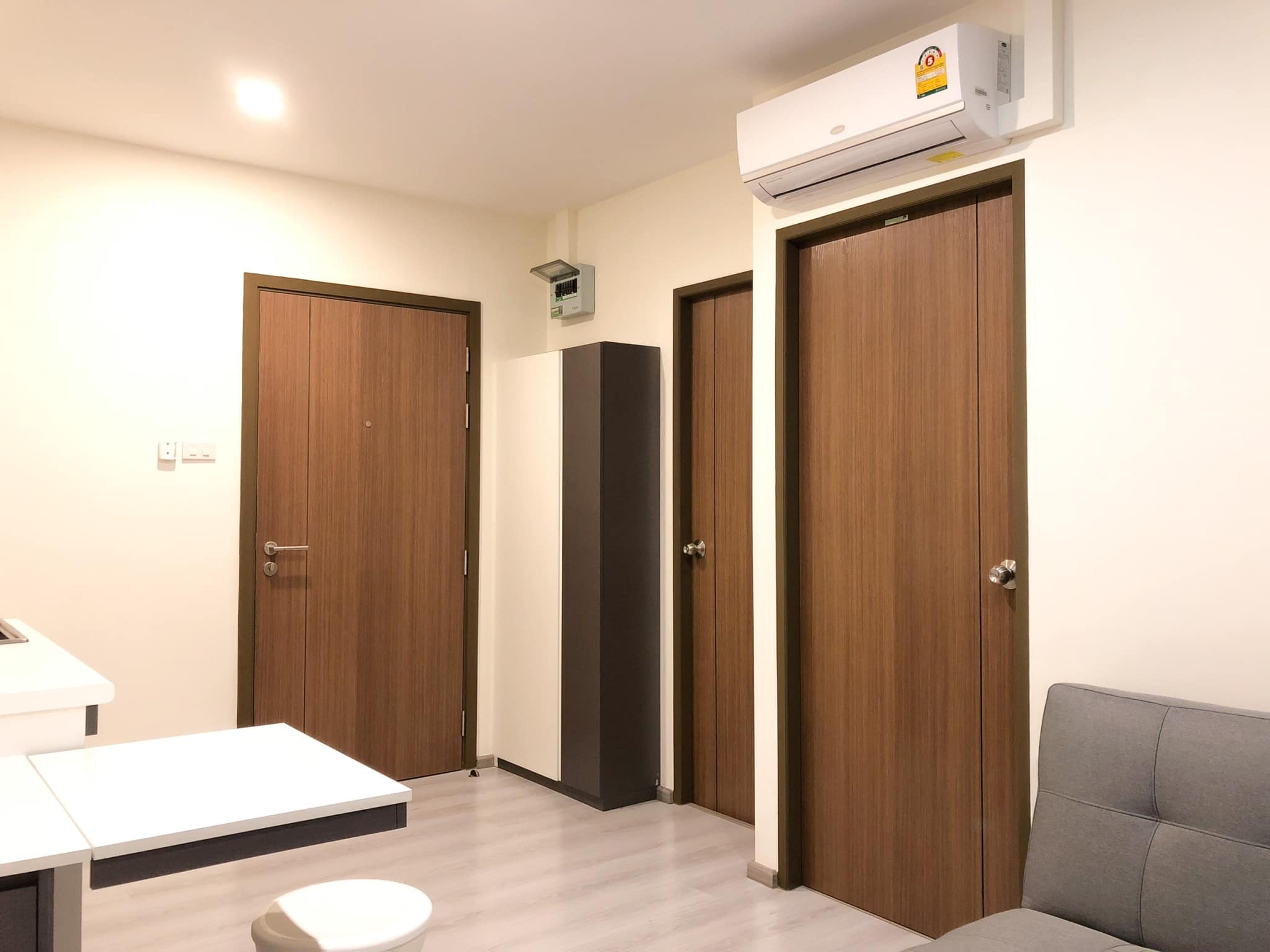 ให้เช่าคอนโด Zeen Condo Ngamwongwan31 (ซีน คอนโด งามวงศ์วาน 31) ** ห้องมุม ** 1 ห้องนอน 1 ห้องน้ำ 1 ห้องนั่งเล่น ห้องขนาด 28.5 ตร.ม.