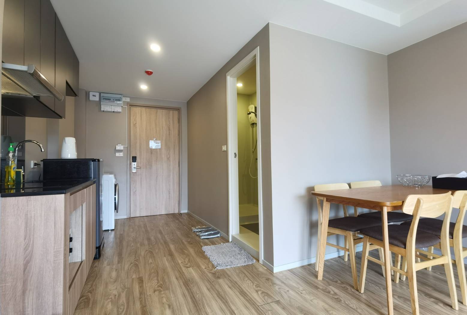 ให้เช่าคอนโด Blossom Condo @ Sathorn - Charoenrat (บลอสซั่ม คอนโด สาทร- -เจริญราษฎร์ 2 ห้องนอน ขนาด 63 ตรม