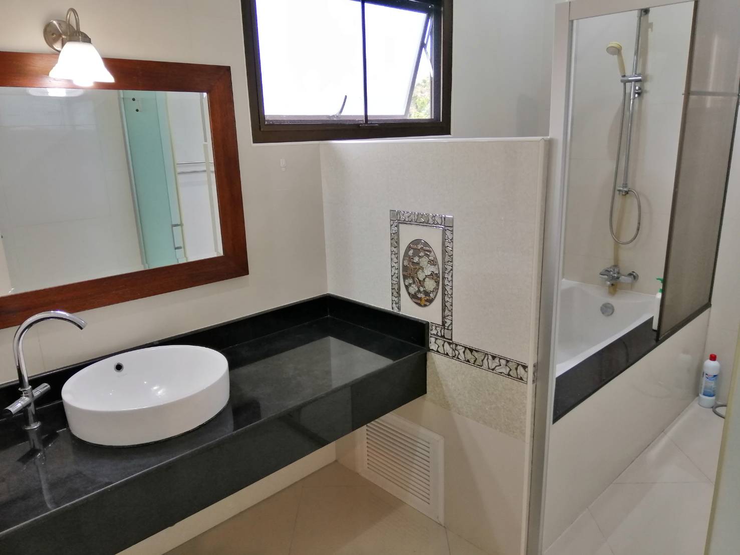 ขายบ้านเดี่ยวหมู่บ้าน สยามเพลส (Siam Place) ขายราคา 4,800,000 บาท ค่าโอนคนละครึ่ง