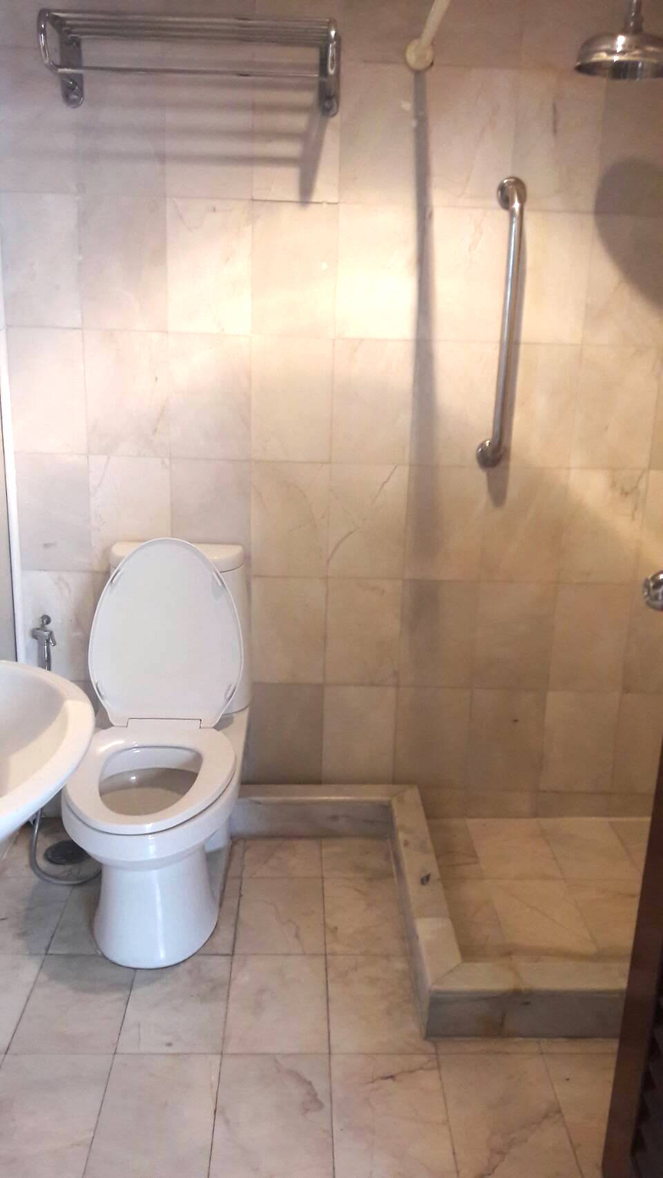 ให้เช่าคอนโด The Waterford Condominium (เดอะ วอเตอร์ฟอร์ด คอนโดมิเนียม) 4 ห้องนอน