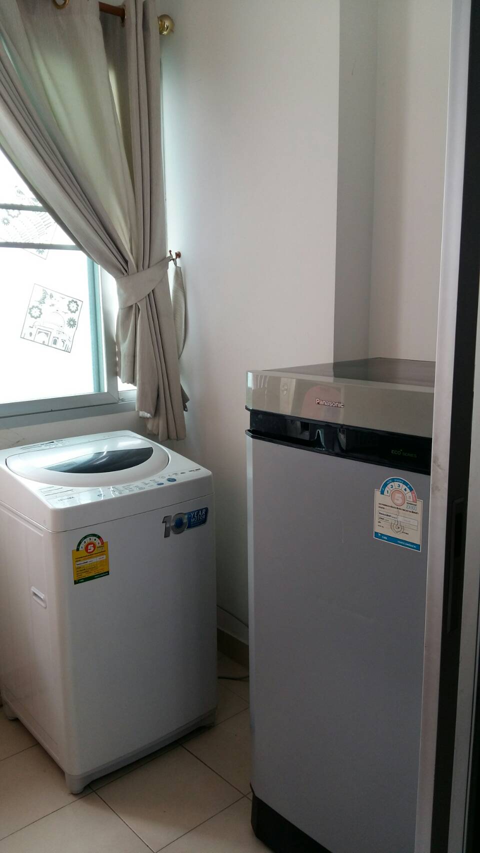 รหัสทรัพย์ 09595 ขาย / เช่าคอนโด ซิตี้โฮมรัตนาธิเบศร์ City Home Rattanathibet ติดถนนใหญ่ เฟอร์ฯ+ไฟฟ้า พร้อมอยู่ ขนาด : เนื้อที่ 31 ตรม. ตึก 2 ชั้น 15 ห้อง Studio