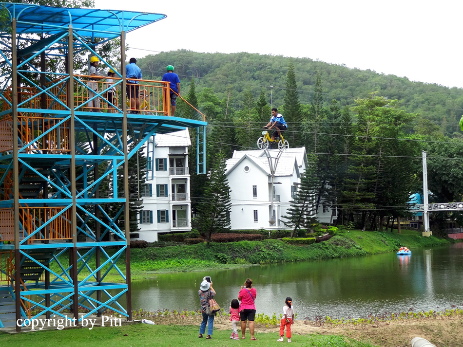 รหัสทรัพย์ 32240 ให้เช่า / ขาย บ้านเดี่ยว 2 ชั้น ใน Brookside Valley Rayong ใกล้ทะเลสาบ ( เดินแค่ 20 วินาที ) เนื้อที่ 105 ตรว. 3 ห้องนอน 2 ห้องน้ำ โซฟาสามารถปรับเป็นเตียงนอนได้