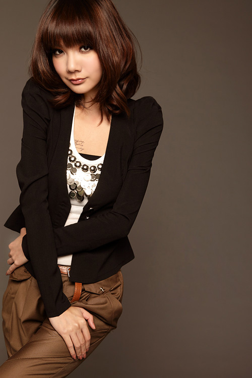 fashion suit เสื้อสูทแฟชั่น ใส่ทำงาน สีดำ ไหล่ยกสูง กระดุมหน้า น่ารักมากๆ เหมาะสำหรับสาวมั่น สาวออฟฟิต Asia Street Fashion