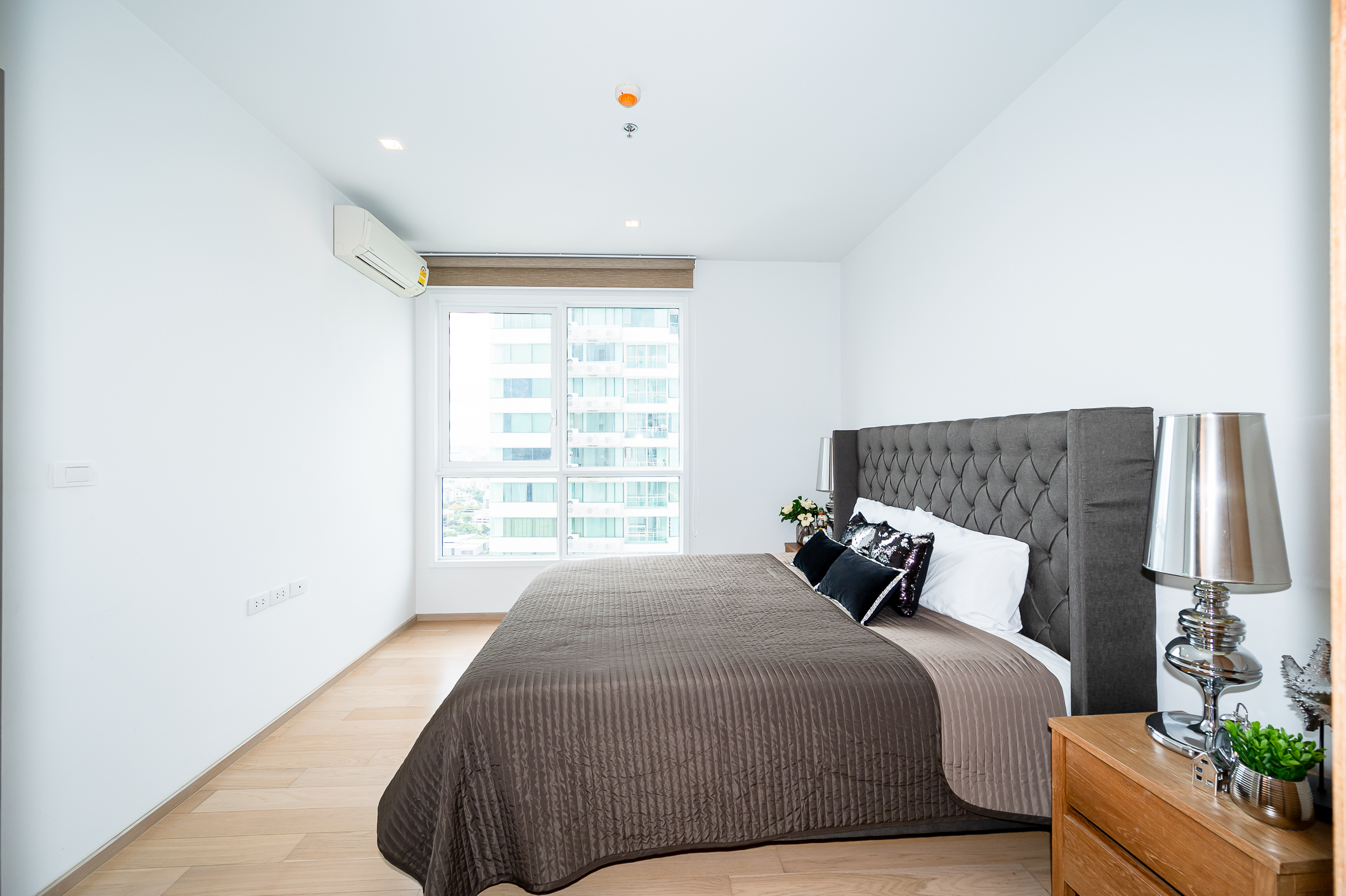 ให้เช่าคอนโด HQ by Sansiri (เฮช คิว บาย แสนสิริ) มีทั้งแบบ 1-2 ห้องนอน ห้องใหม่ยังไม่เคยพัก