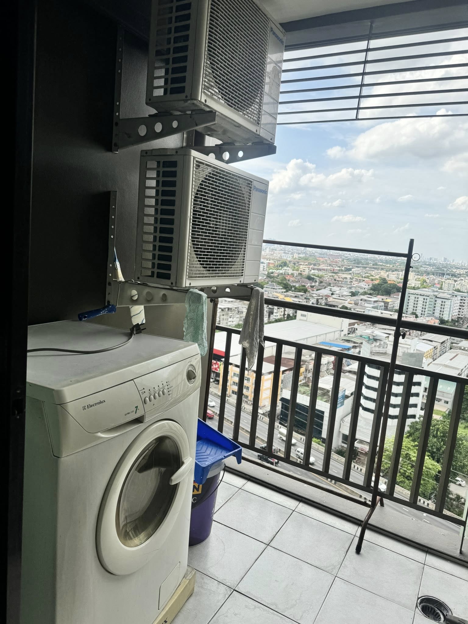 ขาย / เช่า คอนโด Lumpini Place Pinklao 2 (ลุมพินี เพลส ปิ่นเกล้า 2) ชั้น 20 ขนาด 38.60 ตร.ม. วิวถนนใหญ่ พร้อมเข้าอยู่ได้เลย