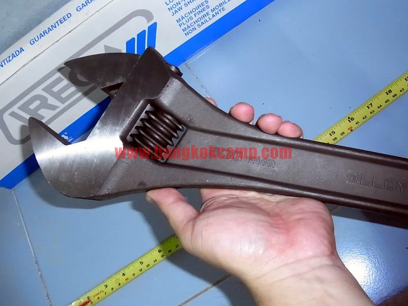 ประแจเลื่อน IREGA ขนาด 24 นิ้ว สเปน Made in Spain ใหม่ แท้. (แพ็คฟ้า)