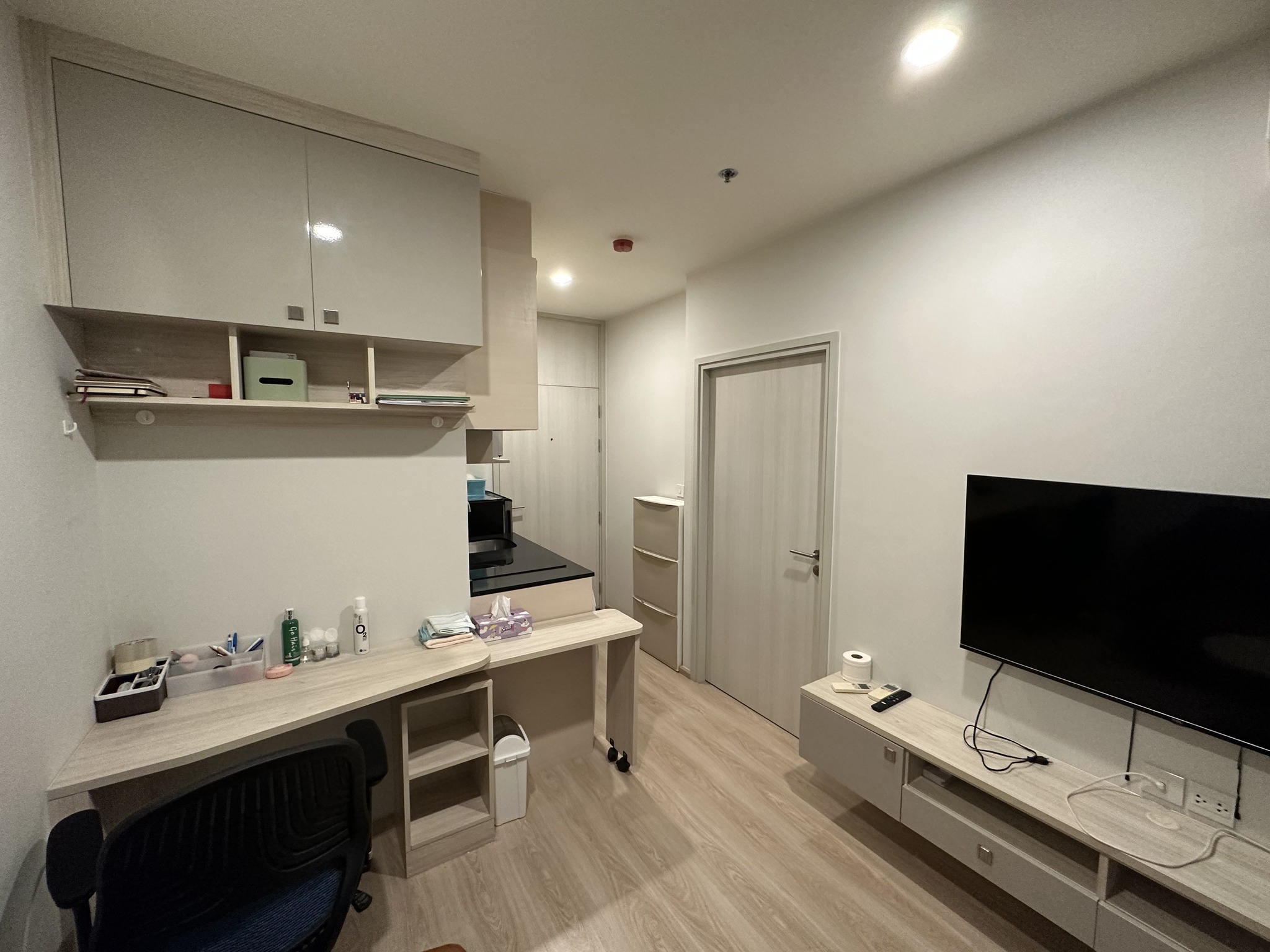 ให้เช่าคอนโด Noble Revolve Ratchada1 1 ห้องนอน 1 ห้องน้ำ ขนาด 26 ตรม ชั้น 28 ติด MRT