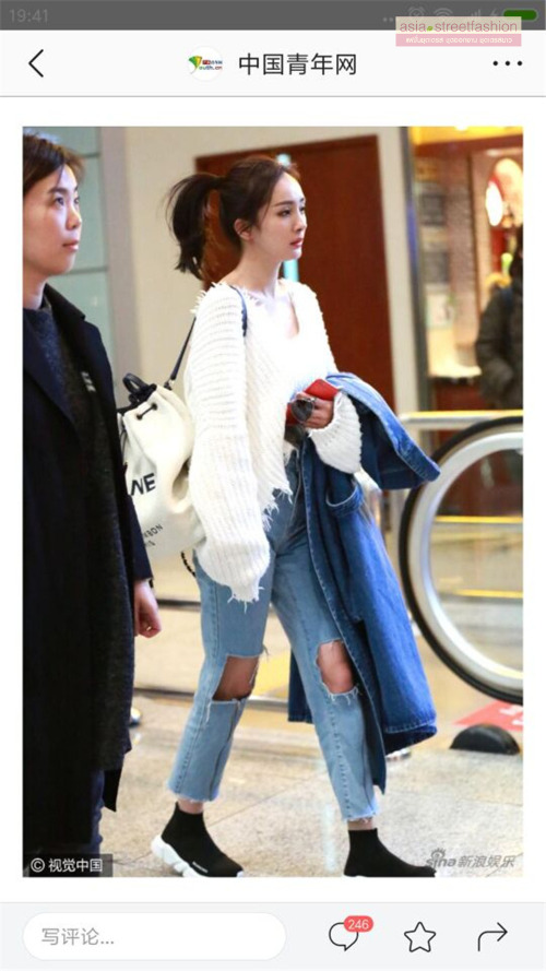 สีแดงสด สีจริงในภาพที่ 2 : เสื้อสเวตเตอร์ ไหมพรมคอเต่า ยืดได้เยอะมาก พร้อมส่ง