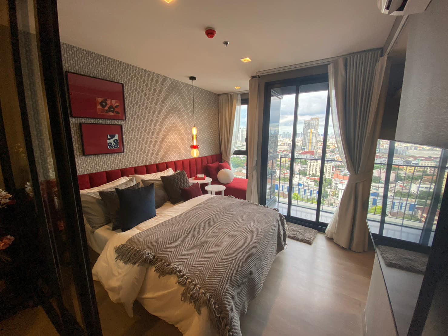 🏢 ให้เช่าคอนโด The Line Phahonyothin Park (เดอะไลน์ พหลโยธิน) 📍 ตรงข้ามเซ็นทรัลลาดพร้าว เดินทางสะดวก ใกล้รถไฟฟ้า พร้อมเข้าอยู่!