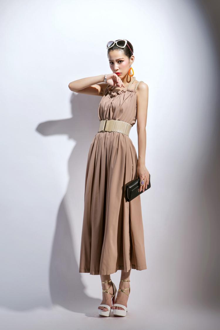 maxi dress ชุดเดรสยาว เปิดไหล่ เปิดหลัง สีน้ำตาล ผ้าชีฟอง ใส่ออกงานได้