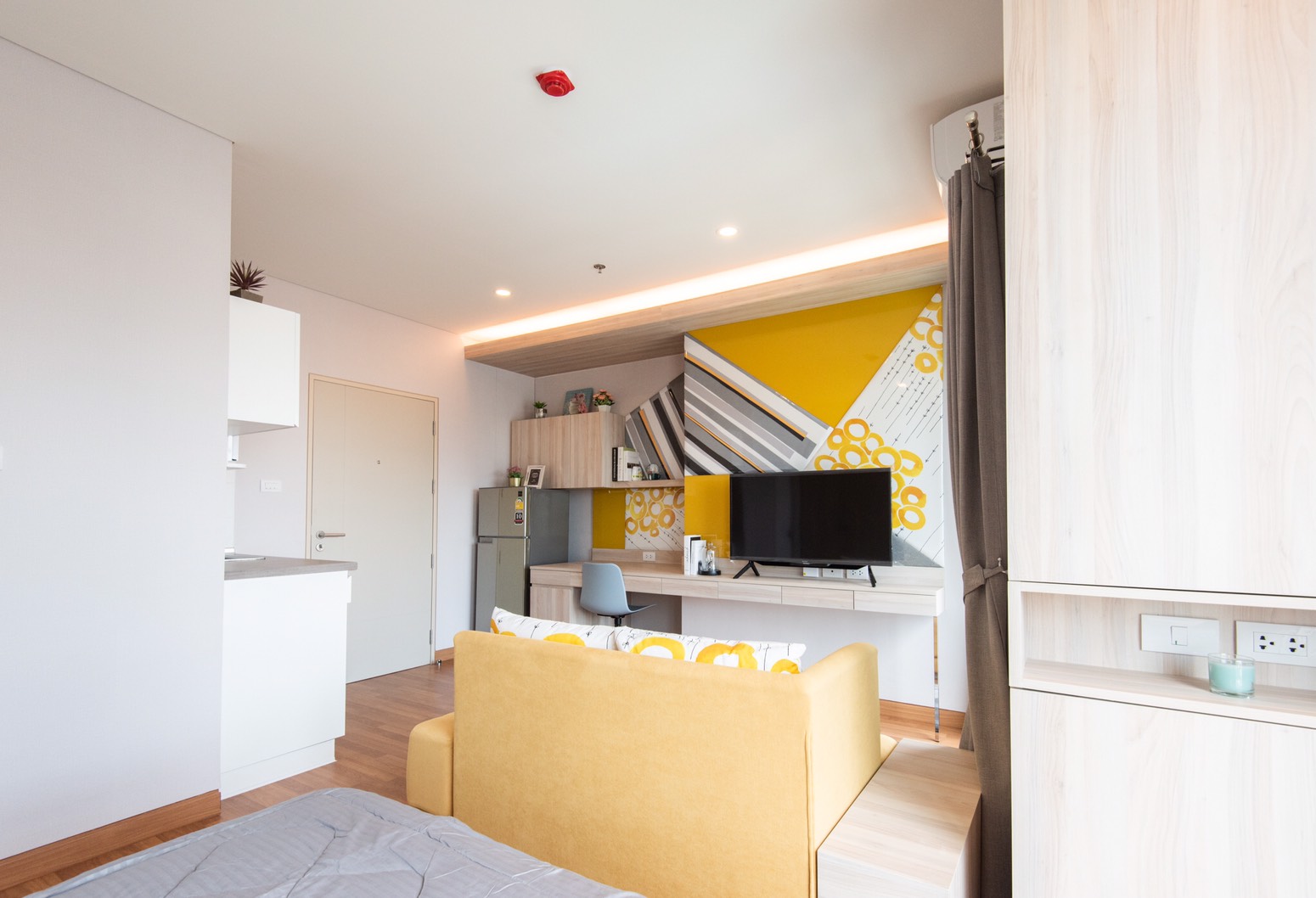 ให้เช่าคอนโดใหม่ Lumpini Park Vibhavadi - Chatuchak (ลุมพินี พาร์ค วิภาวดี-จตุจักร) ห้อง Studio ห้องมุม ชั้นสูง วิวสระ ชั้น 18